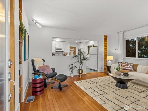 8117 17th Avenue SW Seattle WA 98106