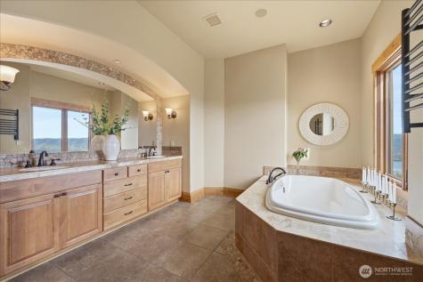 300 Hawks Ridge Road Chelan WA 98816