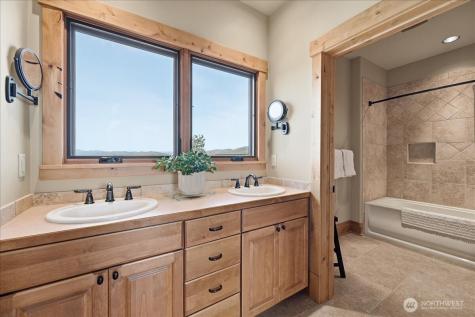 300 Hawks Ridge Road Chelan WA 98816
