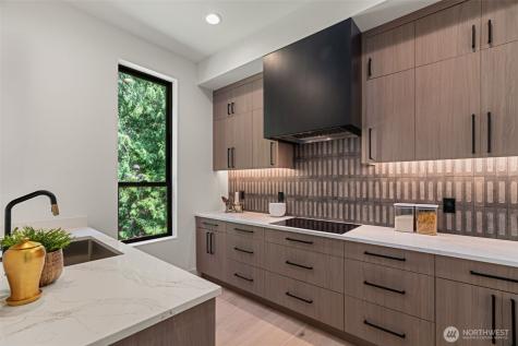 10230 SE 13th Place Bellevue WA 98004