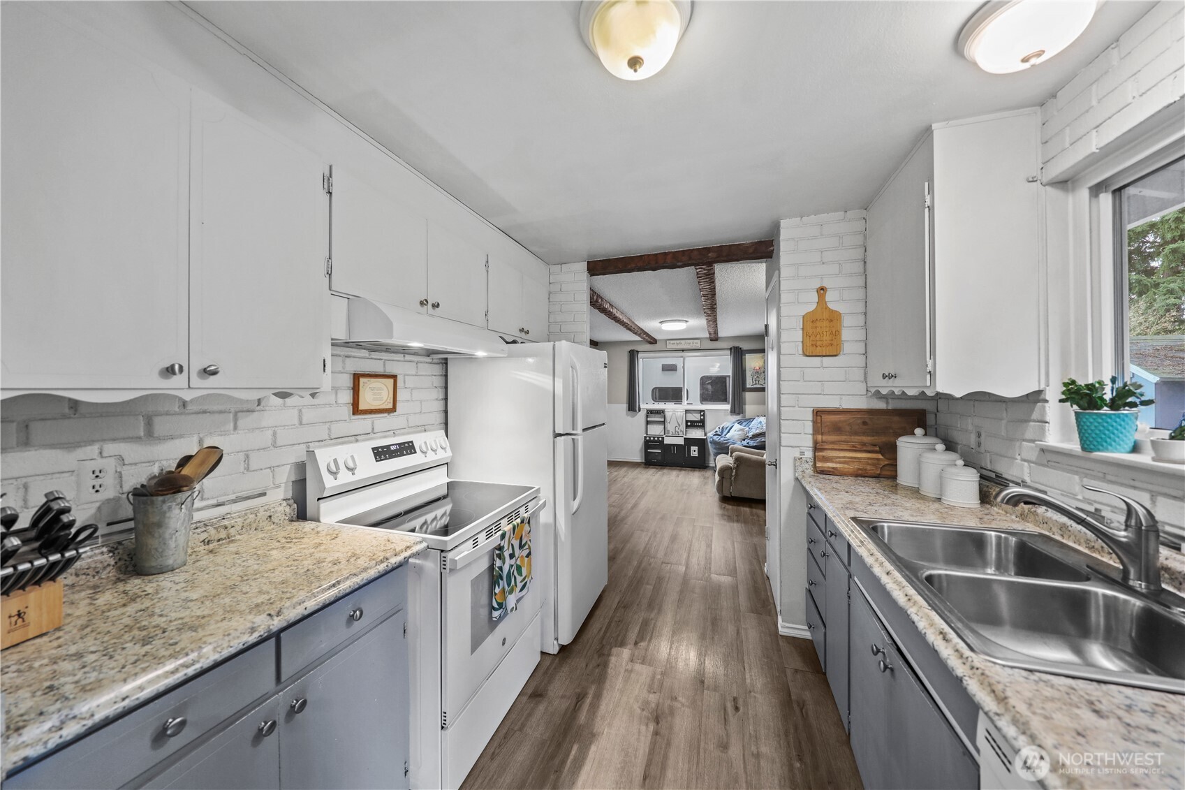 203 S 357th Street Federal Way WA 98003