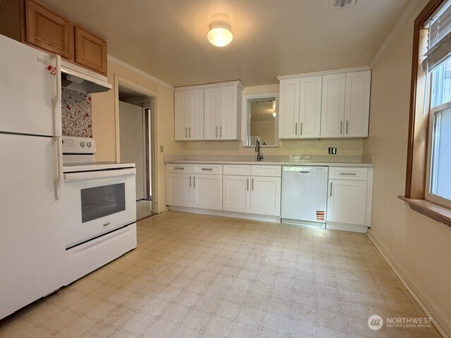 12018 Sand Point Way NE Seattle WA 98125