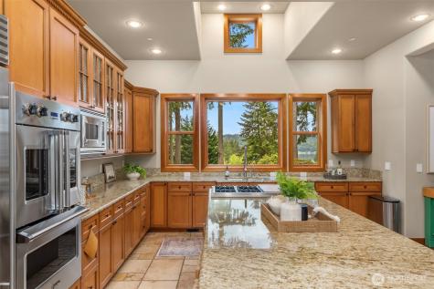 5976 NE Whitmore Way Bainbridge Island WA 98110
