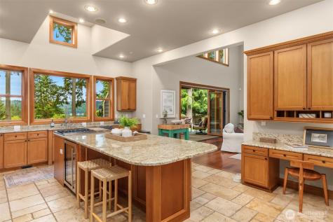 5976 NE Whitmore Way Bainbridge Island WA 98110