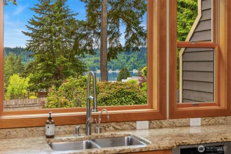 5976 NE Whitmore Way Bainbridge Island WA 98110