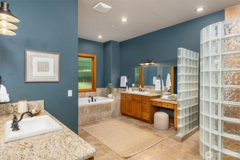 5976 NE Whitmore Way Bainbridge Island WA 98110