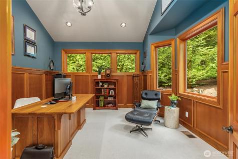 5976 NE Whitmore Way Bainbridge Island WA 98110