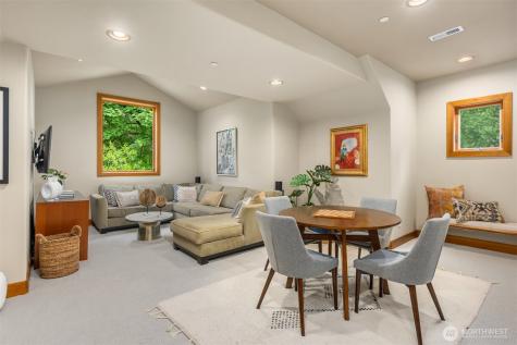 5976 NE Whitmore Way Bainbridge Island WA 98110