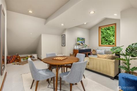 5976 NE Whitmore Way Bainbridge Island WA 98110