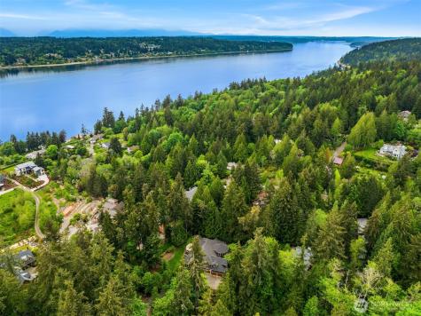 5976 NE Whitmore Way Bainbridge Island WA 98110