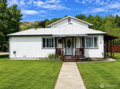 402 Juniper Street Oroville WA 98844