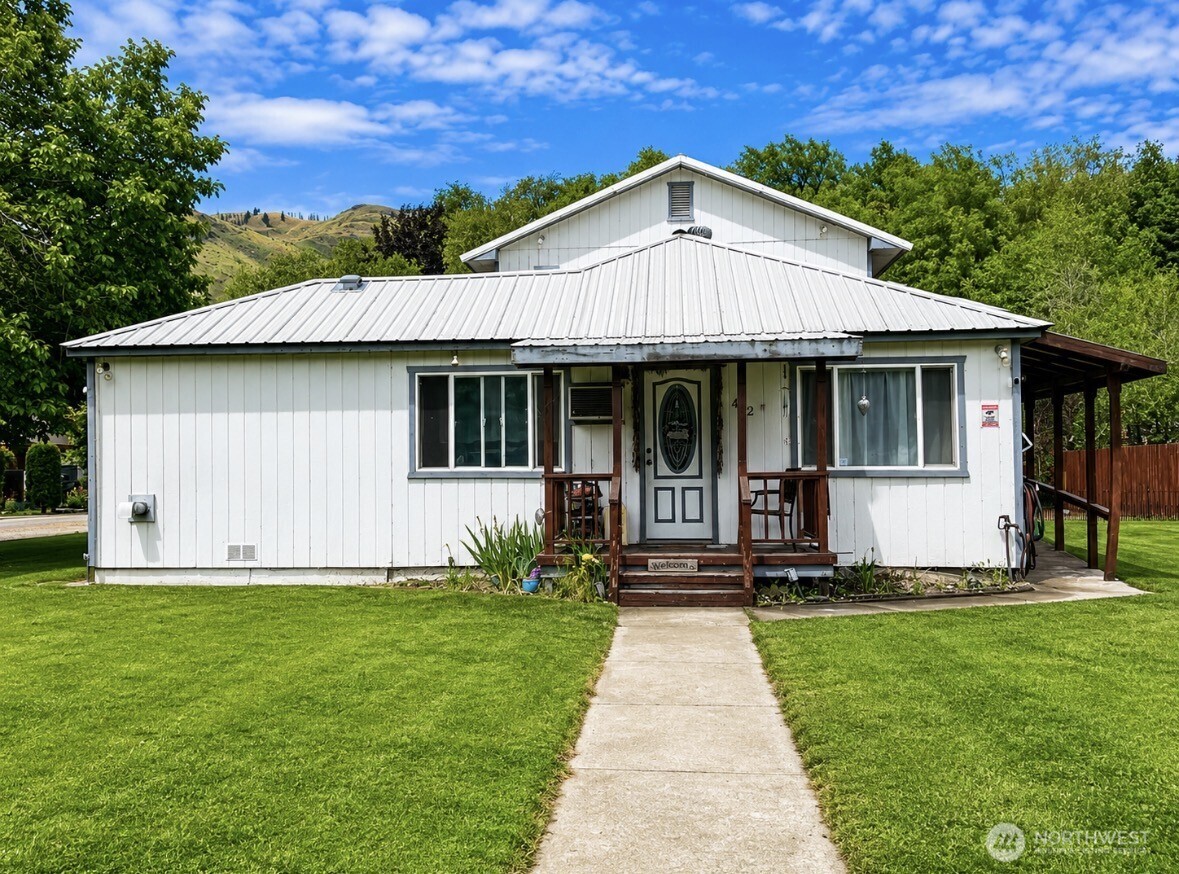 402 Juniper Street Oroville WA 98844