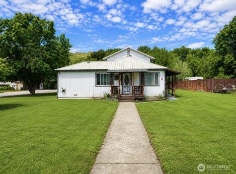 402 Juniper Street Oroville WA 98844