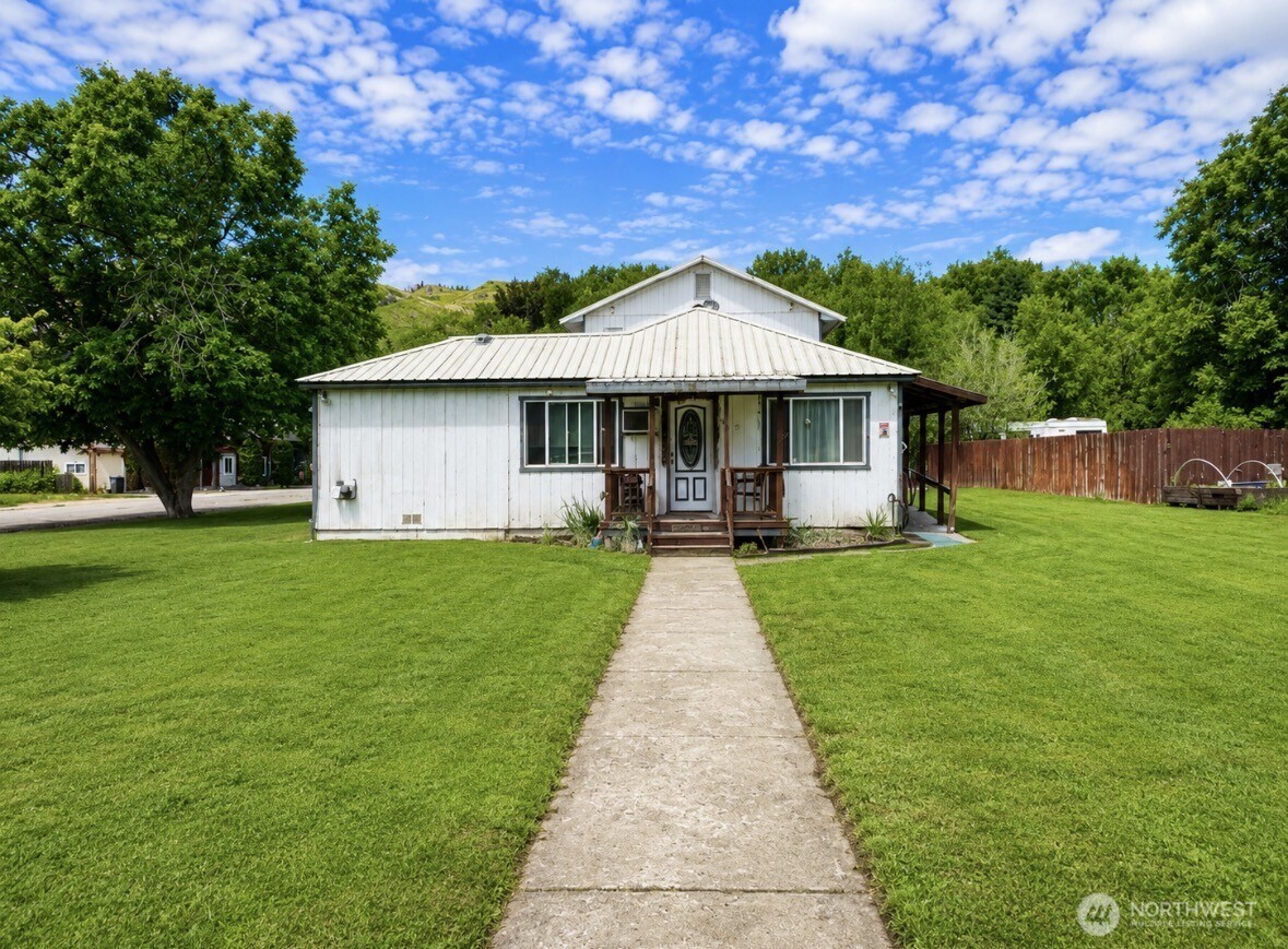 402 Juniper Street Oroville WA 98844