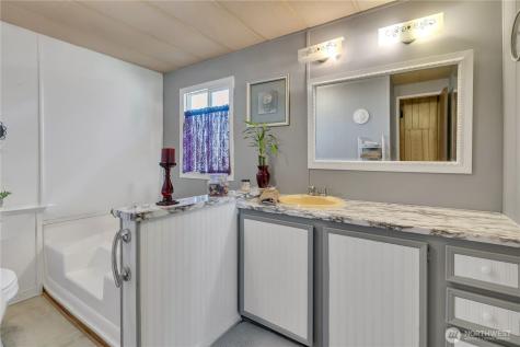 5703 113th Avenue E Puyallup WA 98372