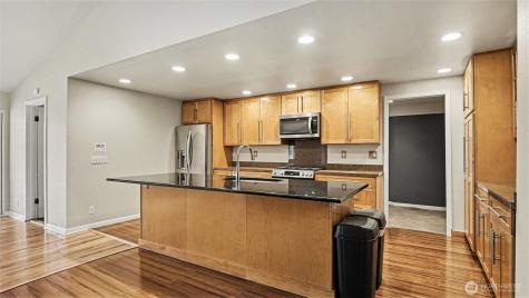 6201 Island Crest Way Mercer Island WA 98040