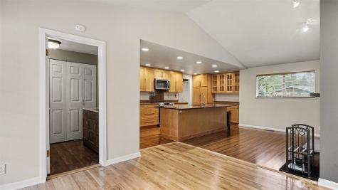6201 Island Crest Way Mercer Island WA 98040