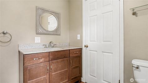 6201 Island Crest Way Mercer Island WA 98040