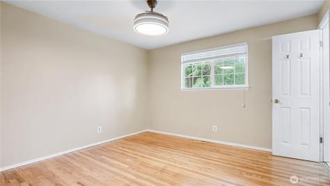 6201 Island Crest Way Mercer Island WA 98040