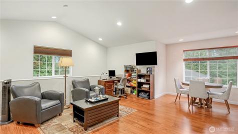 6201 Island Crest Way Mercer Island WA 98040