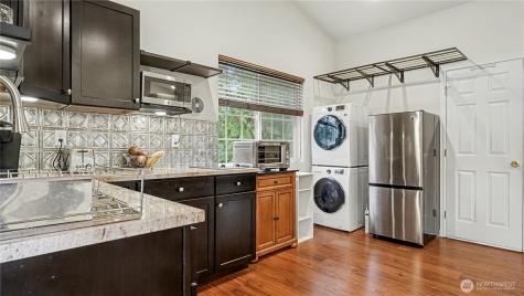 6201 Island Crest Way Mercer Island WA 98040
