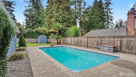 6201 Island Crest Way Mercer Island WA 98040