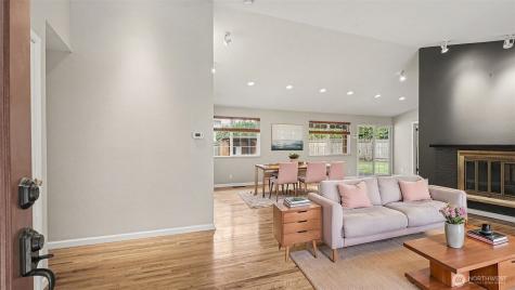 6201 Island Crest Way Mercer Island WA 98040