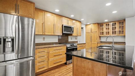 6201 Island Crest Way Mercer Island WA 98040