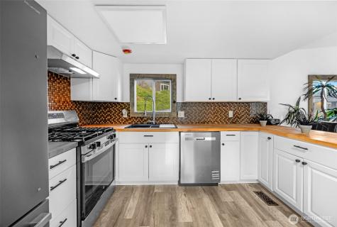 14322 Admiralty Way Lynnwood WA 98087