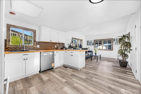 14322 Admiralty Way Lynnwood WA 98087