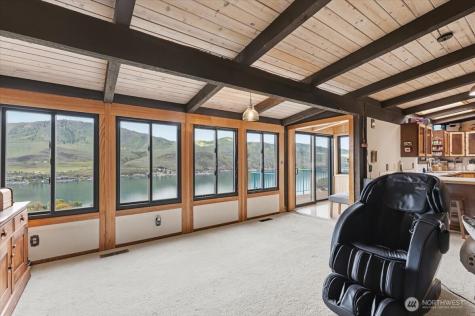820 W Golf Course Drive Chelan WA 98816
