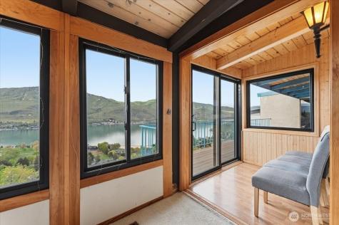 820 W Golf Course Drive Chelan WA 98816