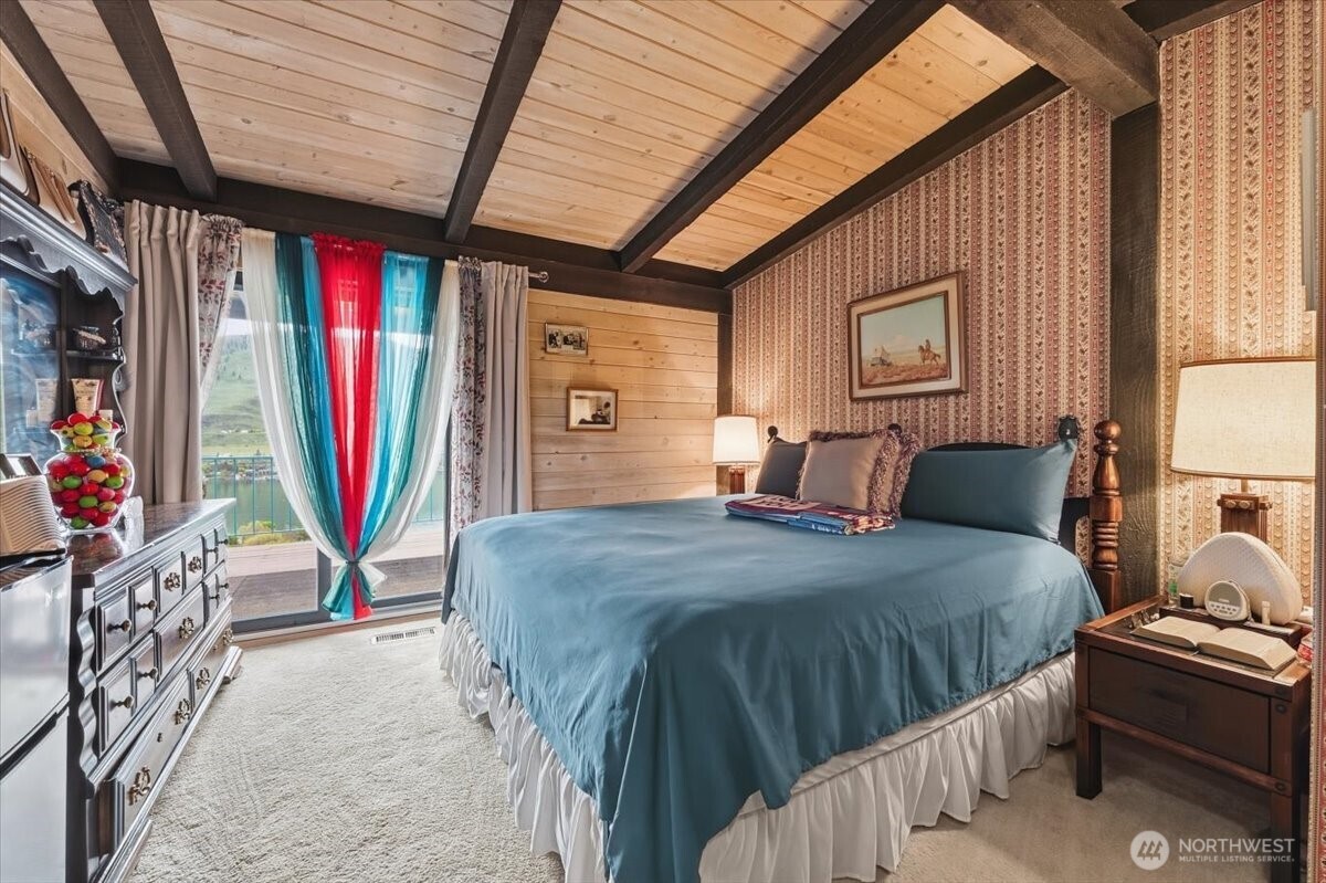 820 W Golf Course Drive Chelan WA 98816