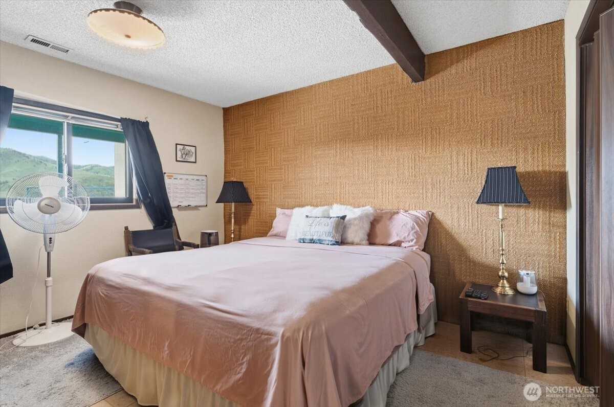 820 W Golf Course Drive Chelan WA 98816