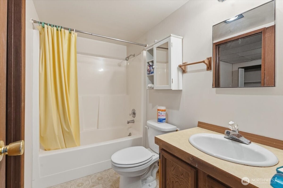 820 W Golf Course Drive Chelan WA 98816