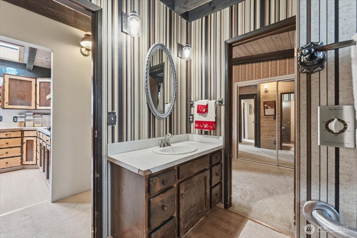 820 W Golf Course Drive Chelan WA 98816
