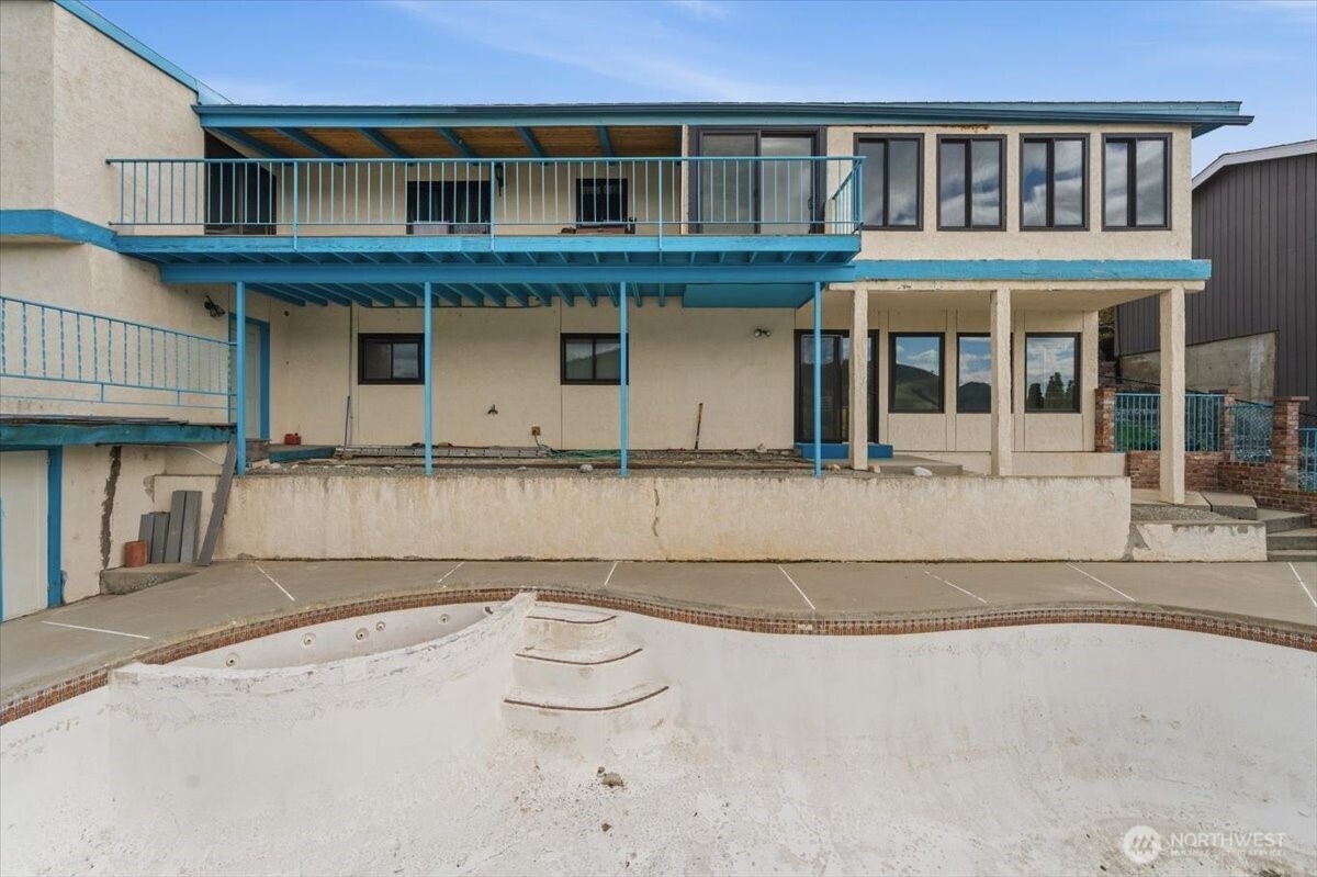 820 W Golf Course Drive Chelan WA 98816