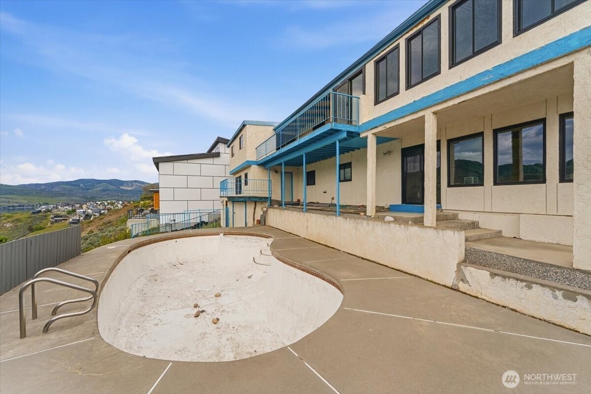 820 W Golf Course Drive Chelan WA 98816