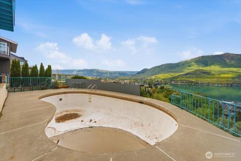 820 W Golf Course Drive Chelan WA 98816