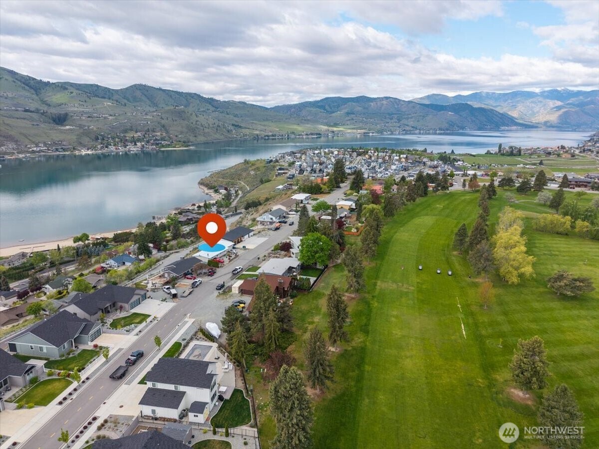 820 W Golf Course Drive Chelan WA 98816