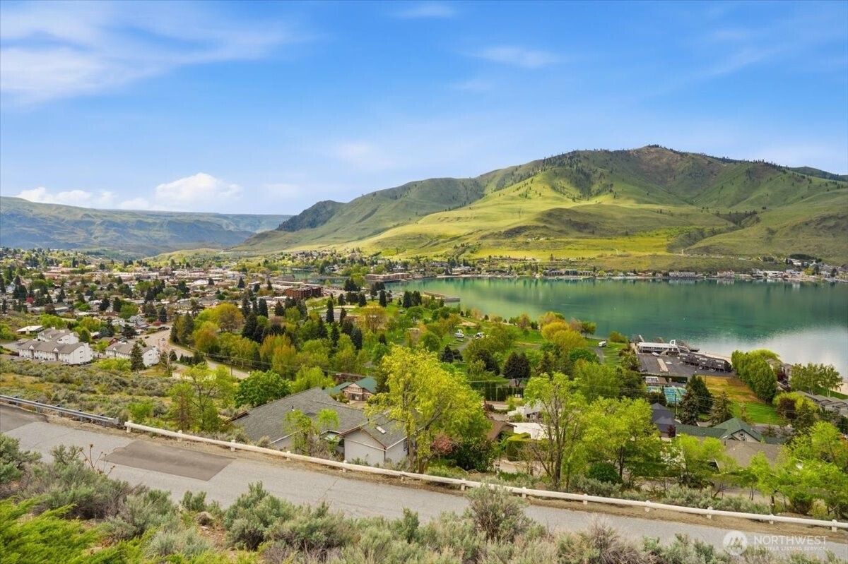 820 W Golf Course Drive Chelan WA 98816
