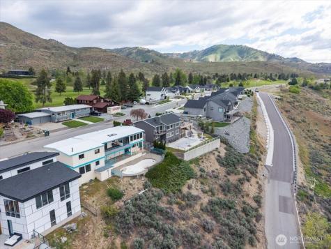 820 W Golf Course Drive Chelan WA 98816