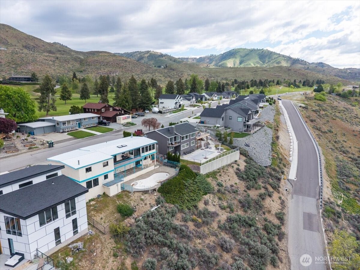 820 W Golf Course Drive Chelan WA 98816