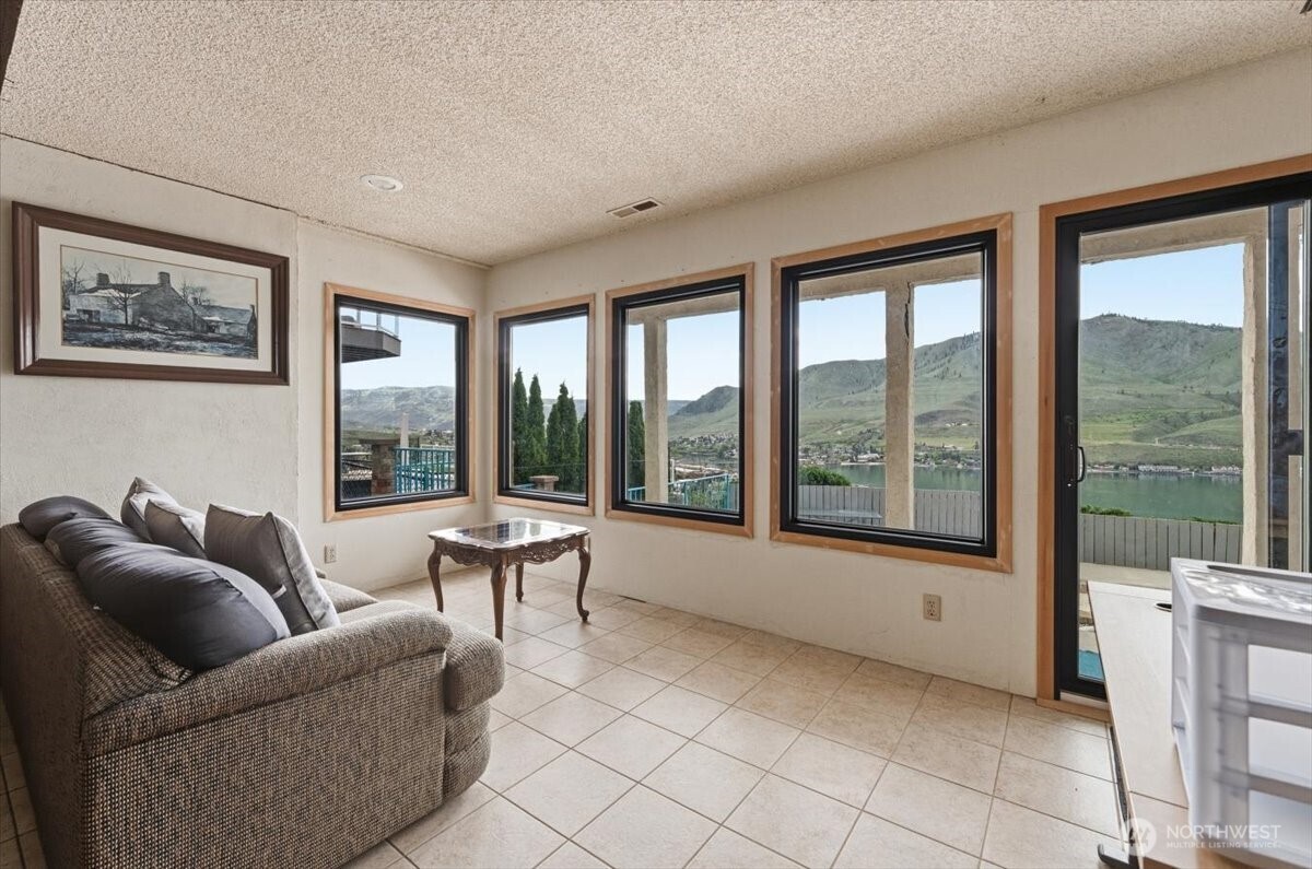820 W Golf Course Drive Chelan WA 98816