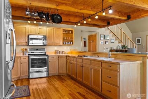 13 Serviceberry Road Winthrop WA 98862