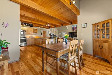 13 Serviceberry Road Winthrop WA 98862
