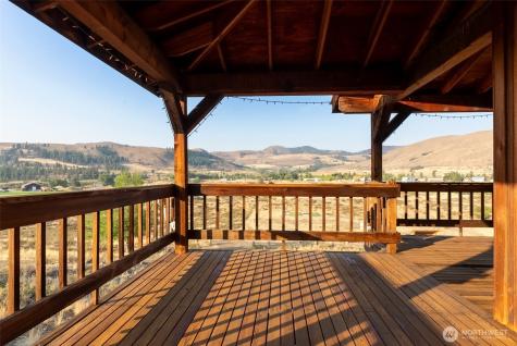 13 Serviceberry Road Winthrop WA 98862