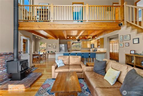 13 Serviceberry Road Winthrop WA 98862
