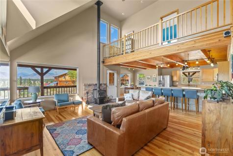 13 Serviceberry Road Winthrop WA 98862