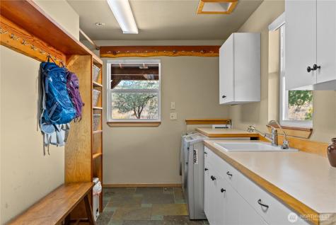 13 Serviceberry Road Winthrop WA 98862